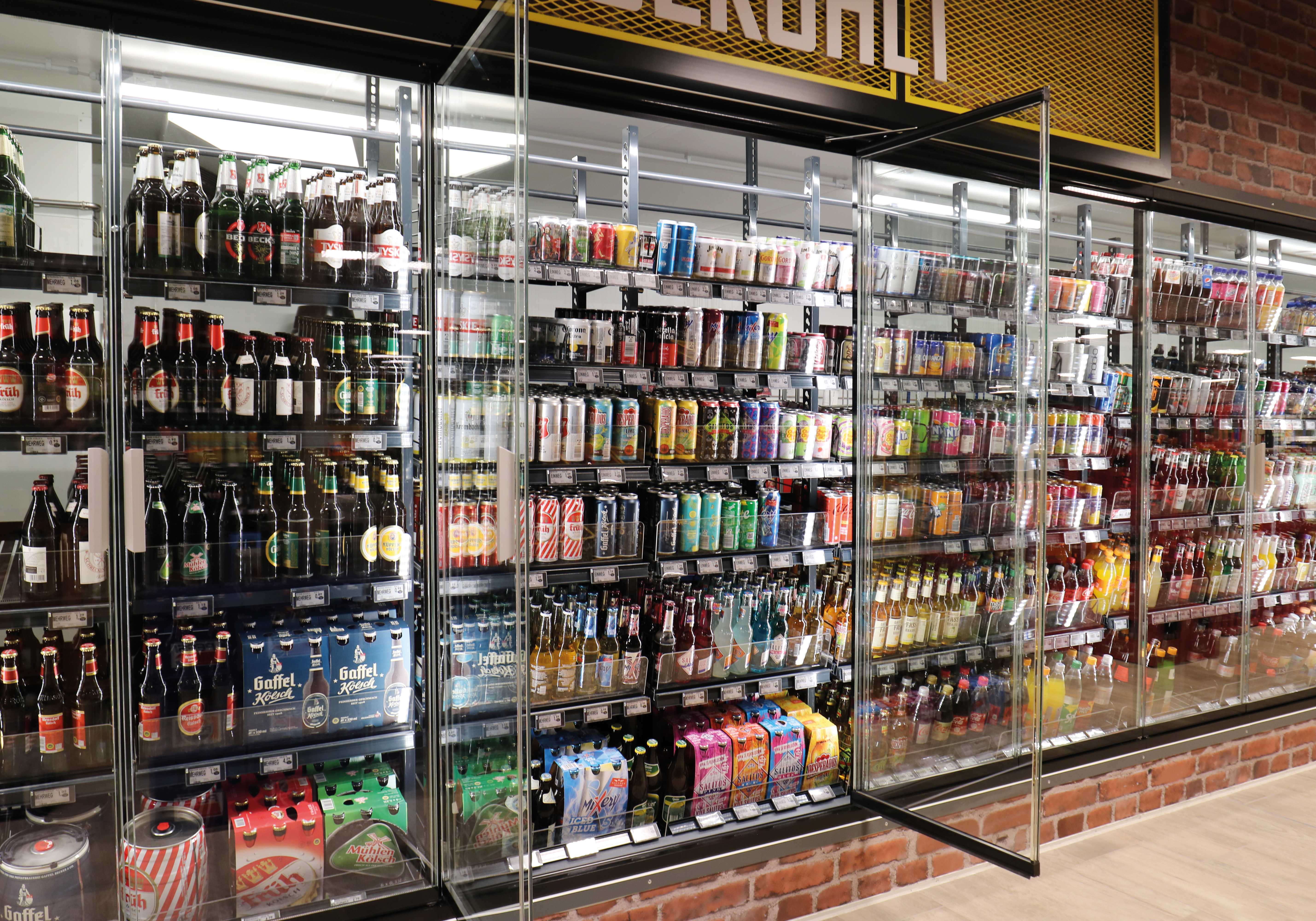 Flex HD Tür für Kühlregale – energieeffiziente Glastüren mit klarer Produktsicht im Getränkekühlregal.
